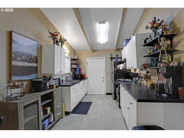 9406 N MIDWAY Ave, Portland, OR 97203