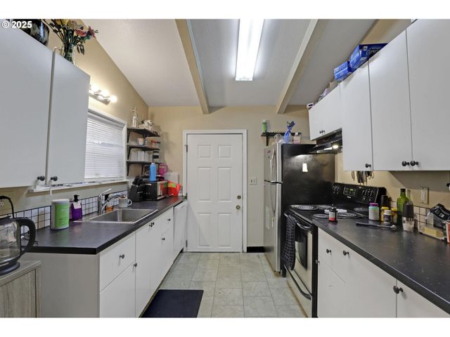 9406 N MIDWAY Ave, Portland, OR 97203