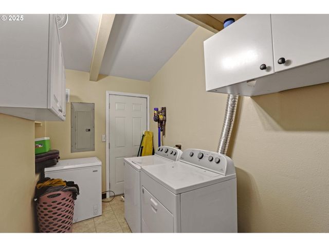 9406 N MIDWAY Ave, Portland, OR 97203