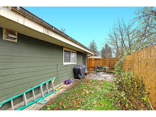 9406 N MIDWAY Ave, Portland, OR 97203