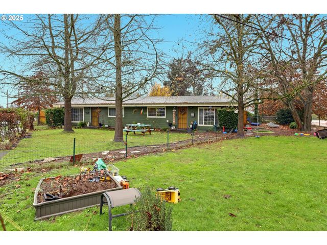 9406 N MIDWAY Ave, Portland, OR 97203