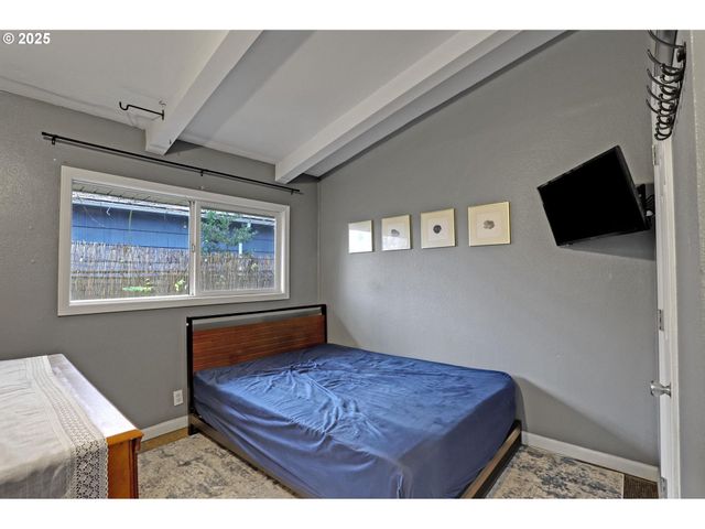 9406 N MIDWAY Ave, Portland, OR 97203