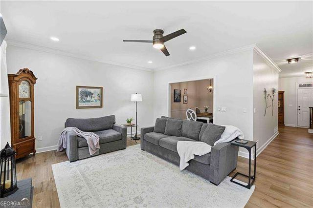 137 Weatherburne Drive, Roswell, GA 30076