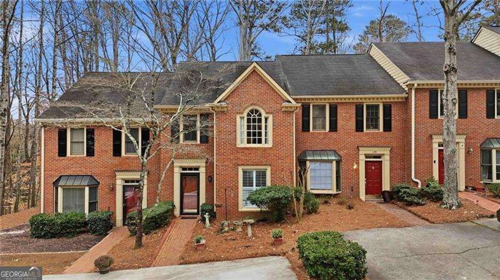 137 Weatherburne Drive, Roswell, GA 30076