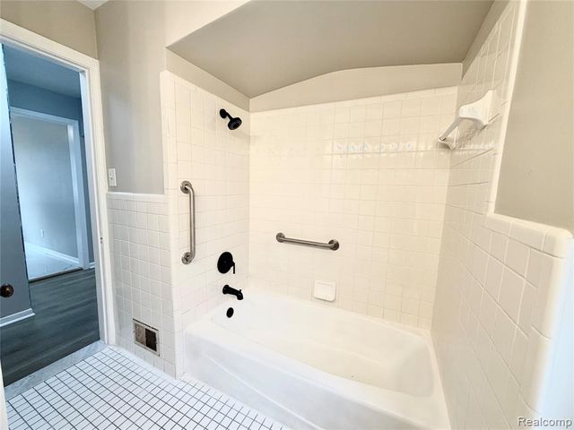 18235 Tracey Street, Detroit, MI 48235