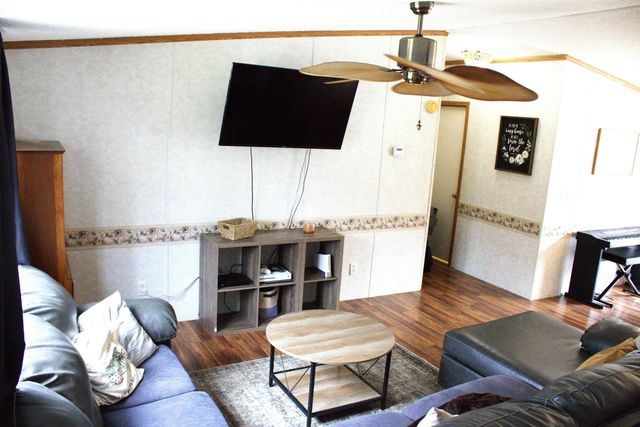 2864 Scrubgrass Road, Gravel Switch, KY 40328