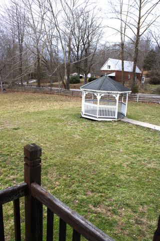 2864 Scrubgrass Road, Gravel Switch, KY 40328