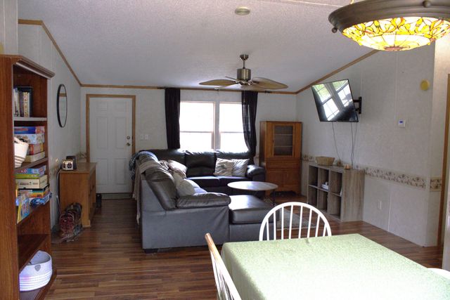 2864 Scrubgrass Road, Gravel Switch, KY 40328