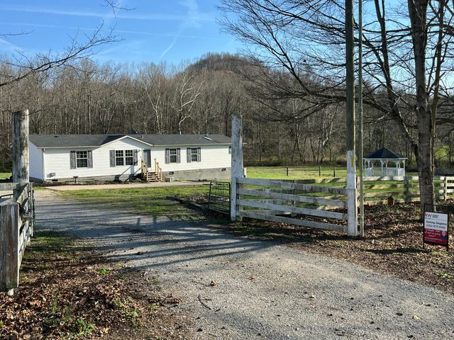2864 Scrubgrass Road, Gravel Switch, KY 40328