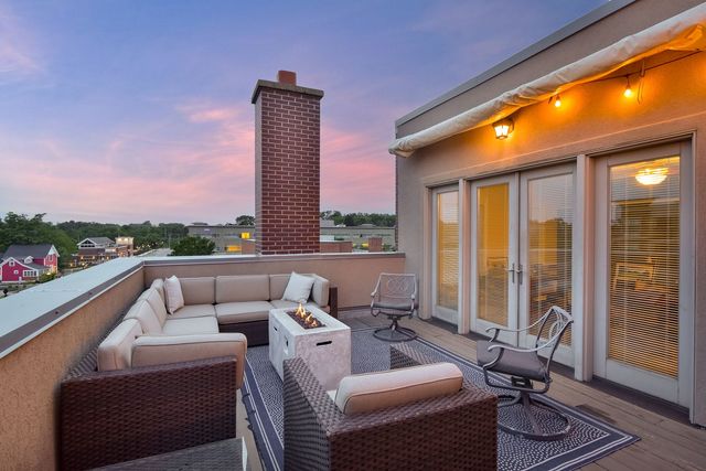 460 PENNSYLVANIA Avenue A-1, Glen Ellyn, IL 60137