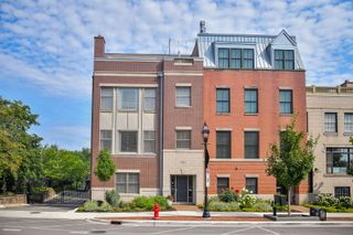 460 PENNSYLVANIA Avenue A-1, Glen Ellyn, IL 60137