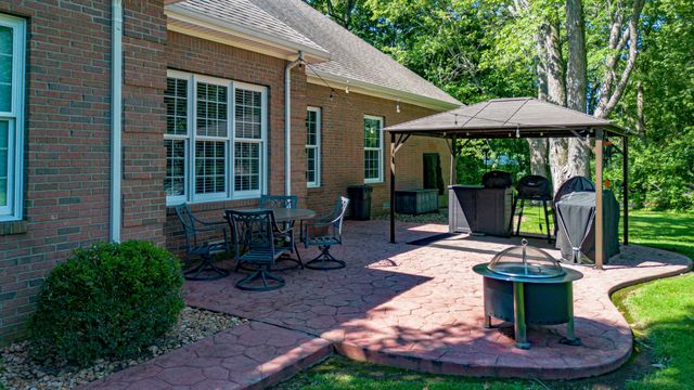 6625 Old Hinkleville Road, Paducah, KY 42001
