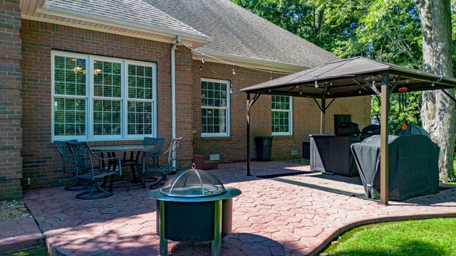 6625 Old Hinkleville Road, Paducah, KY 42001