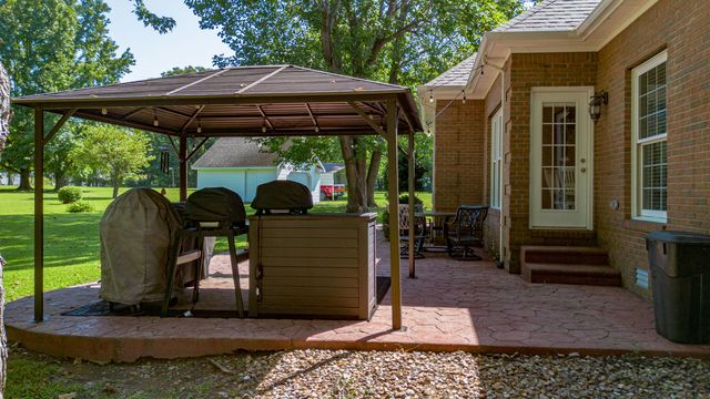 6625 Old Hinkleville Road, Paducah, KY 42001