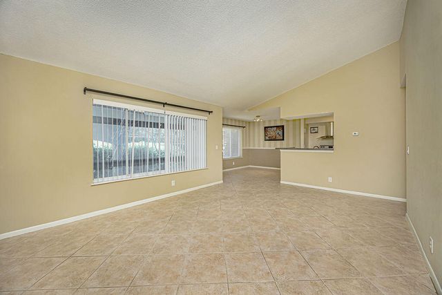 815 W BOYNTON BEACH Boulevard 1-203, Boynton Beach, FL 33426