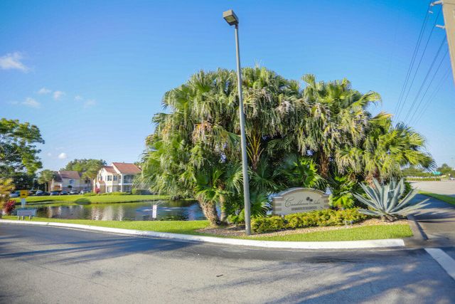 815 W BOYNTON BEACH Boulevard 1-203, Boynton Beach, FL 33426