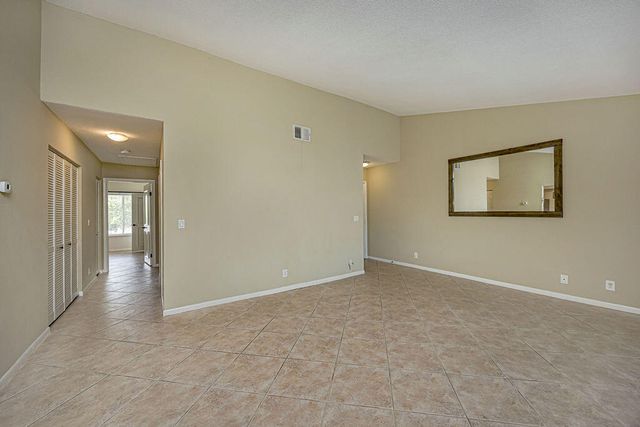 815 W BOYNTON BEACH Boulevard 1-203, Boynton Beach, FL 33426