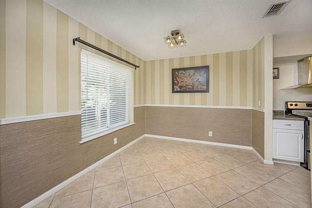 815 W BOYNTON BEACH Boulevard 1-203, Boynton Beach, FL 33426