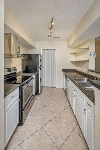 815 W BOYNTON BEACH Boulevard 1-203, Boynton Beach, FL 33426