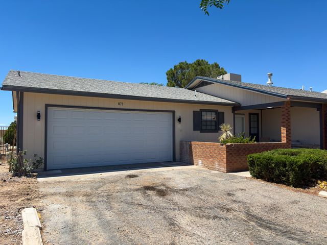 877 Arkansas Street SE, Rio Rancho, NM 87124