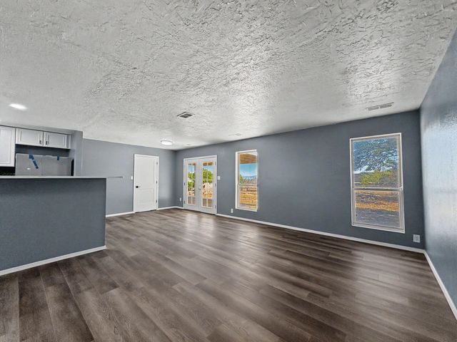 877 Arkansas Street SE, Rio Rancho, NM 87124