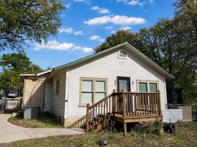 933 Gillham Road B, Fort Worth, TX 76114
