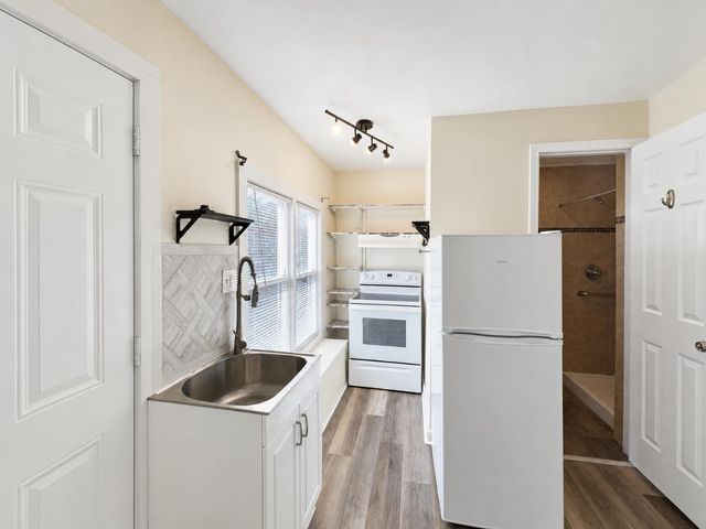 933 Gillham Road B, Fort Worth, TX 76114