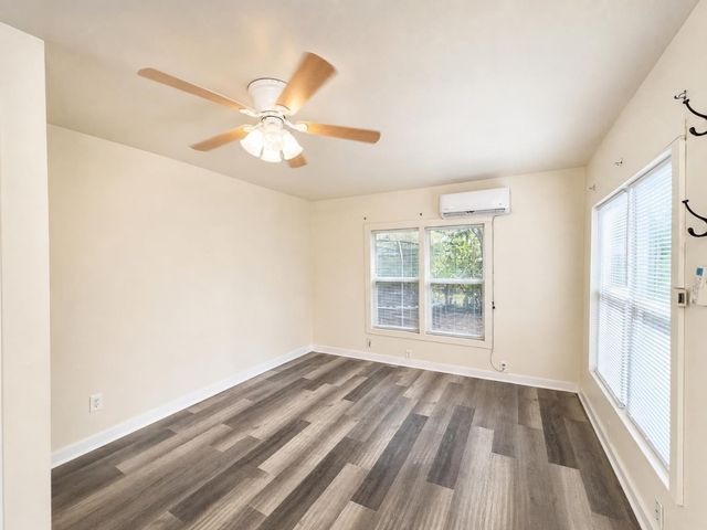 933 Gillham Road B, Fort Worth, TX 76114