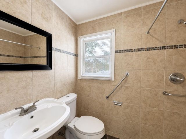 933 Gillham Road B, Fort Worth, TX 76114