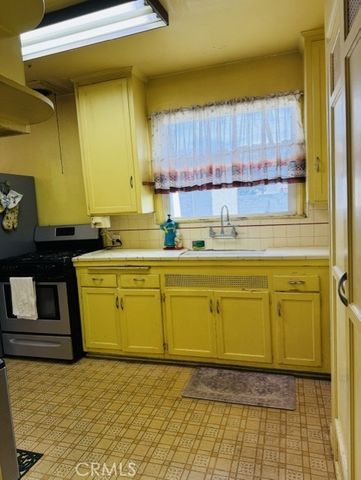 13708 S Menlo, Gardena, CA 90247