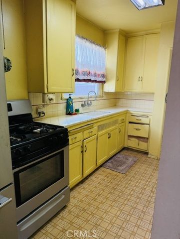 13708 S Menlo, Gardena, CA 90247