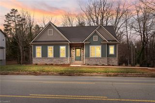 194 N Peace Haven Road, Winston-salem, NC 27104