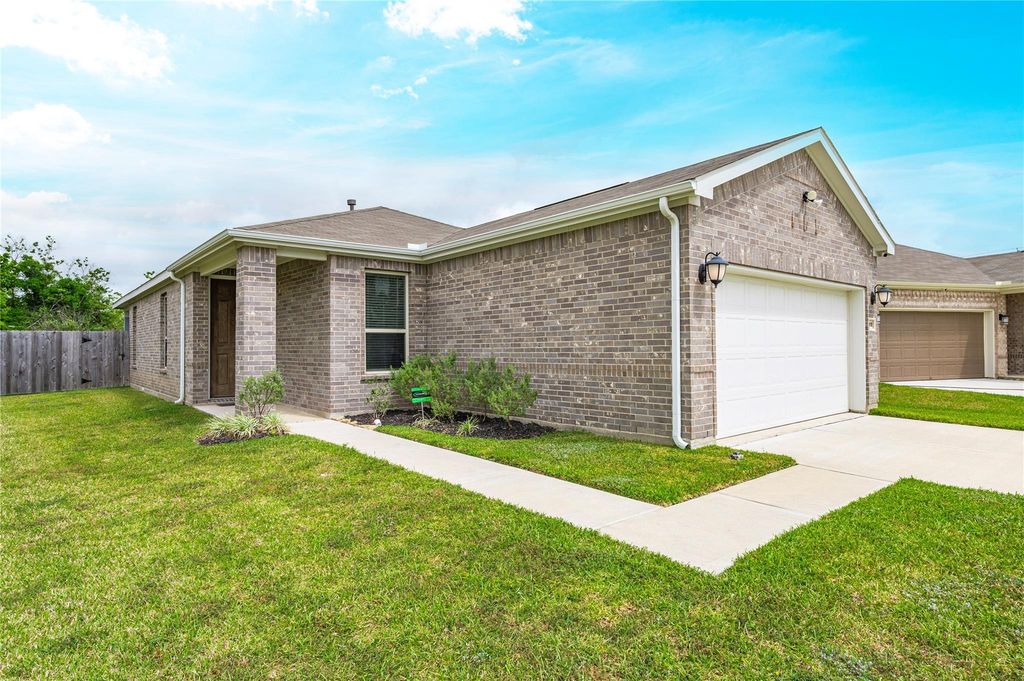 7318 Donnino Drive, Texas City, TX 77591