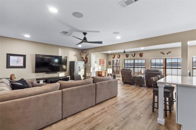 288 Clay Banks Drive, Hemphill, TX 75948