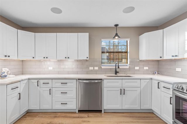 288 Clay Banks Drive, Hemphill, TX 75948