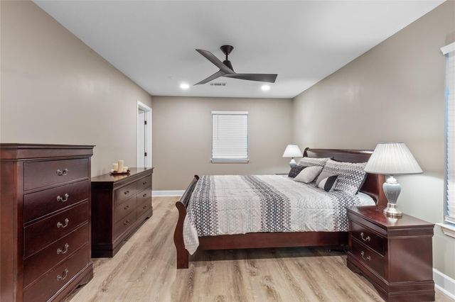 288 Clay Banks Drive, Hemphill, TX 75948