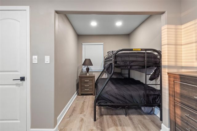 288 Clay Banks Drive, Hemphill, TX 75948