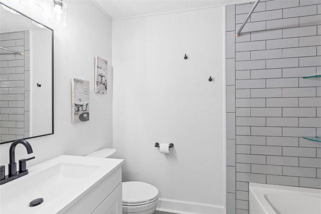 288 Clay Banks Drive, Hemphill, TX 75948