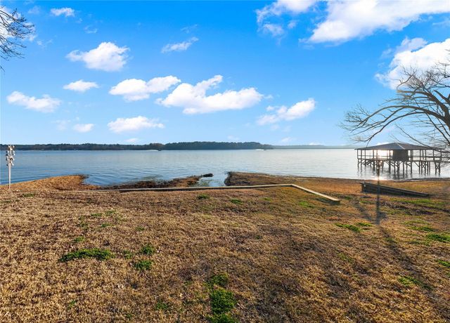 288 Clay Banks Drive, Hemphill, TX 75948