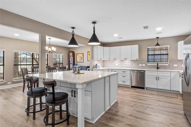 288 Clay Banks Drive, Hemphill, TX 75948