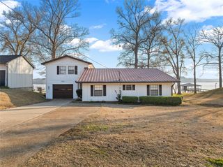 288 Clay Banks Drive, Hemphill, TX 75948