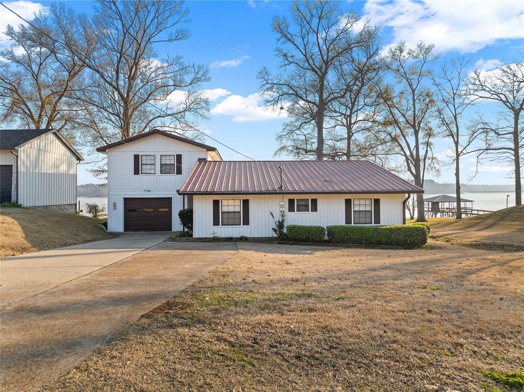 288 Clay Banks Drive, Hemphill, TX 75948