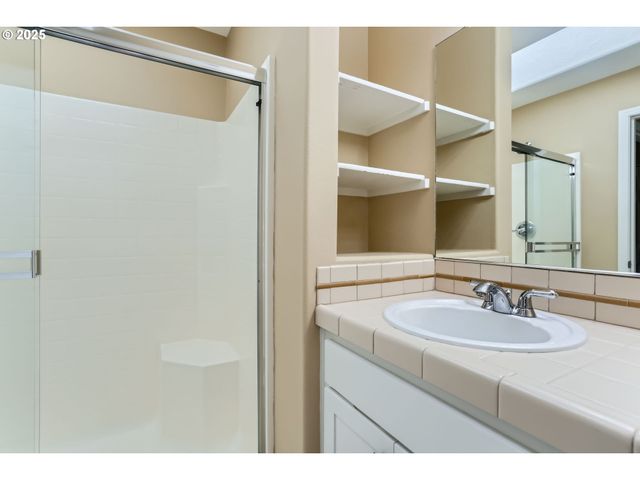 10175 Nw WILSHIRE Ln 40, Portland, OR 97229