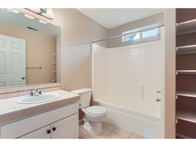 10175 Nw WILSHIRE Ln 40, Portland, OR 97229