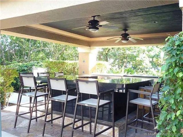 19501 E Country Club Dr 104, Aventura, FL 33180