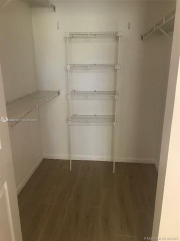 19501 E Country Club Dr 104, Aventura, FL 33180