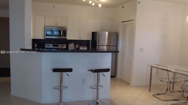 19501 E Country Club Dr 104, Aventura, FL 33180