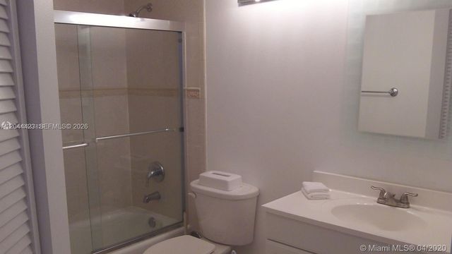 19501 E Country Club Dr 104, Aventura, FL 33180