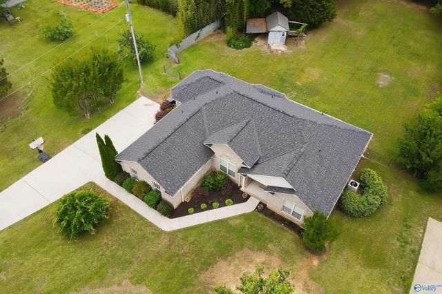 305 Wildwood Way, Somerville, AL 35670