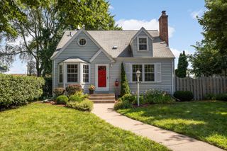 4026 Hubbard Avenue N, Robbinsdale, MN 55422